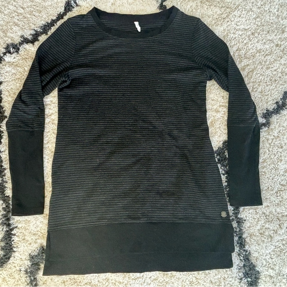 Ideology long sleeve sweater. Great for dressing up while also being comfortable